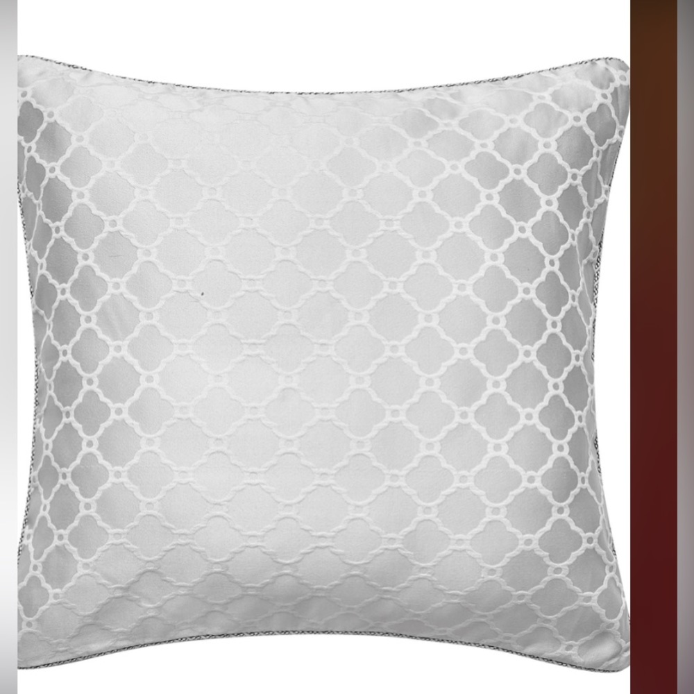 Waterford Linen Belissa Euro Sham, Grey & White, 26”x 26”, 100% Polyester NEW